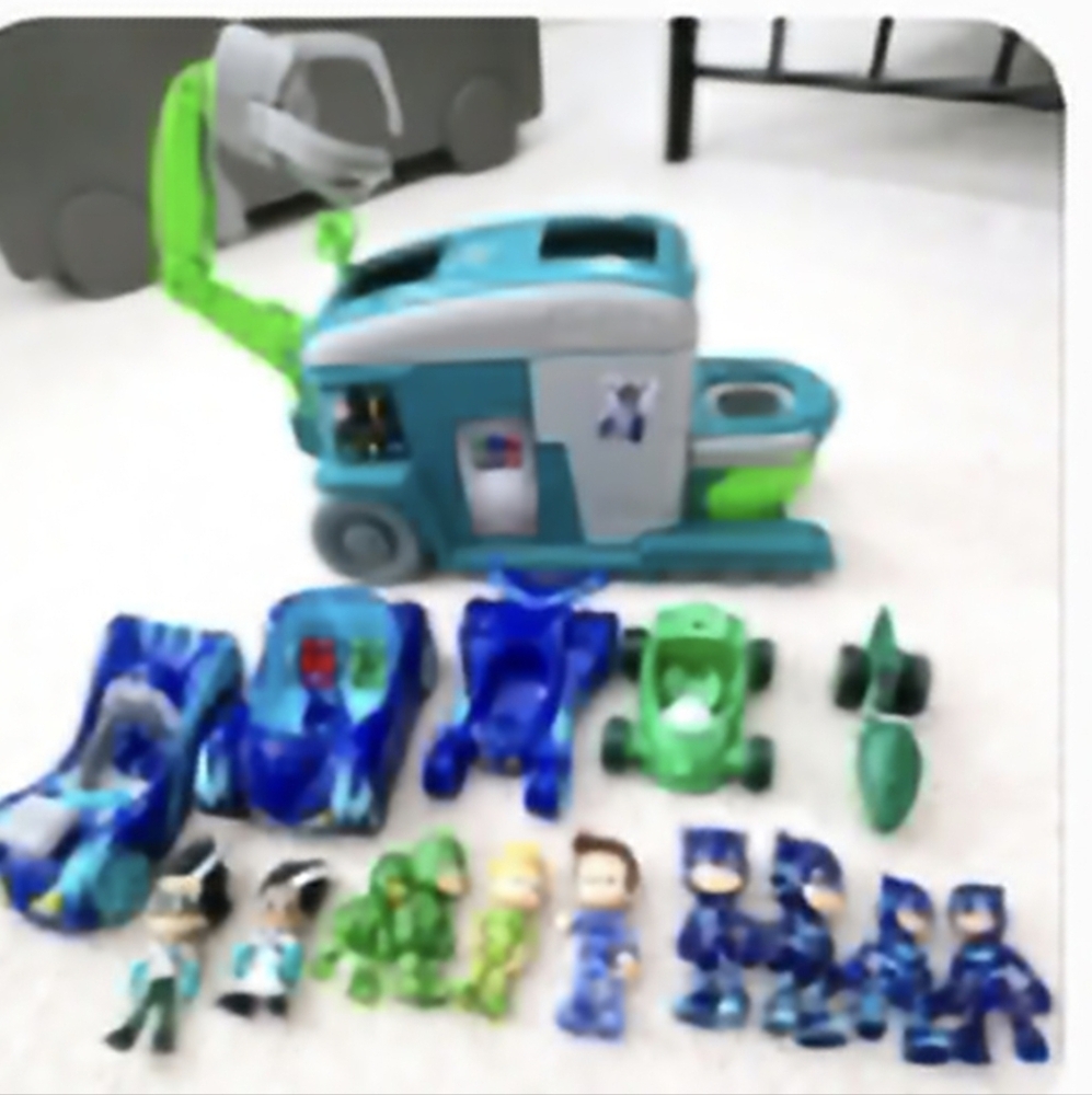 RESERVED COPY - Transforming 2-in-1 Mobile HQ Playset - Blue and Green